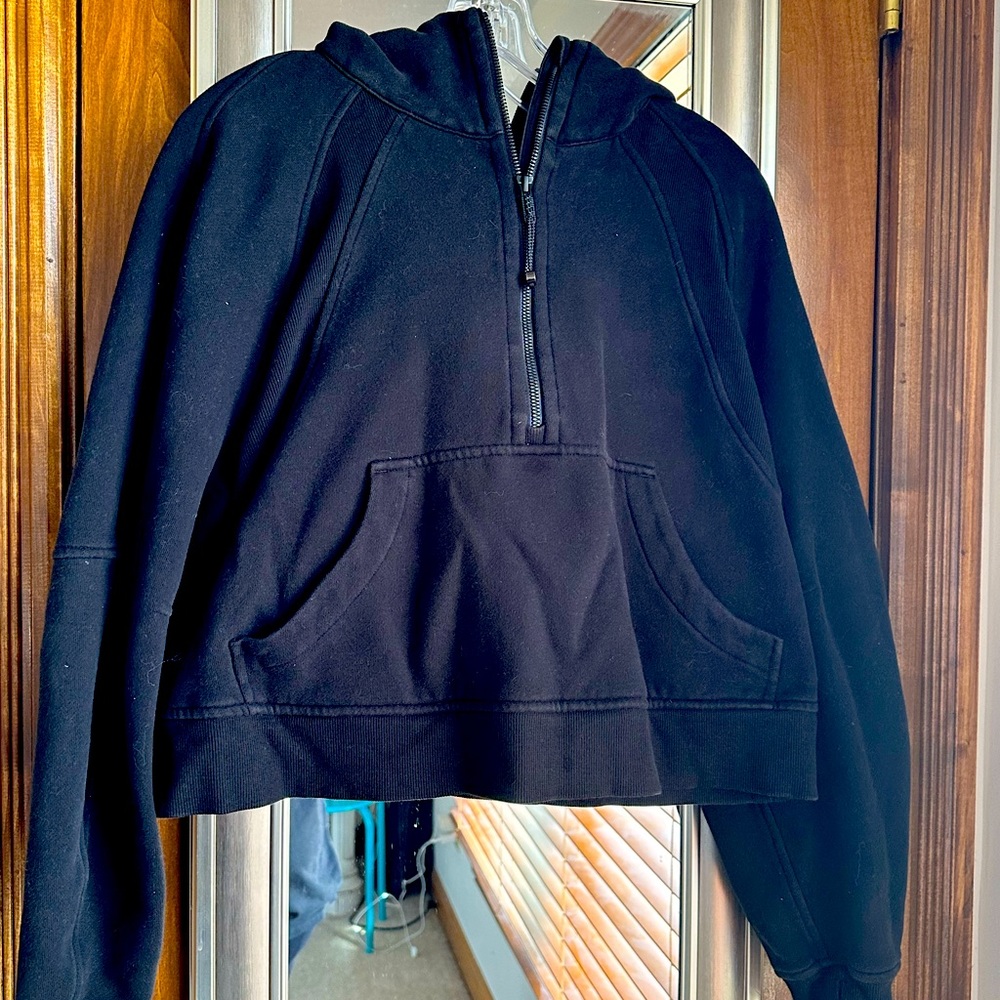 Lululemon Scuba 1/4 zip, size M/L